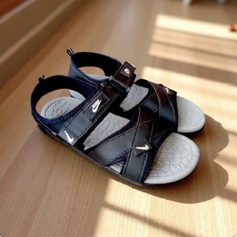 Nike Men’s Black Comfortable Sandals.
