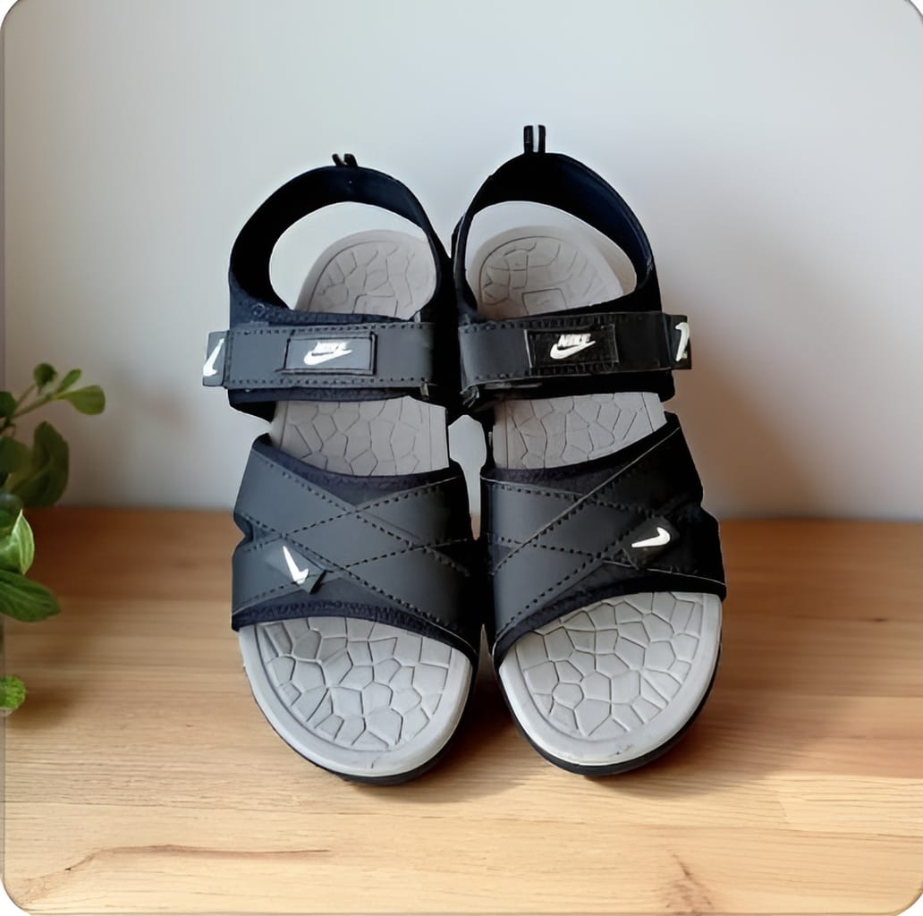 Nike Men’s Black Comfortable Sandals.